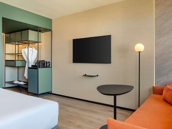 Executive Room, 1 King Bed with Sofa bed
