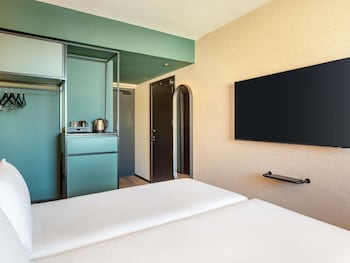 Standard Room, 1 Queen Bed