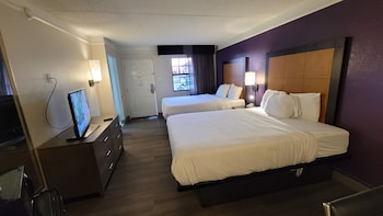 Deluxe 2 Queen Beds