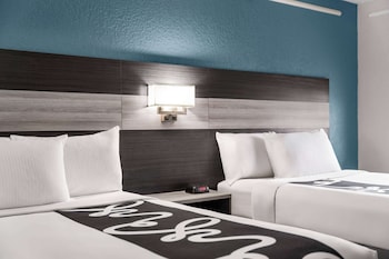 Room, 2 Double Beds, Accessible, Non Smoking (Mobility/Hearing, Roll-In Shower)