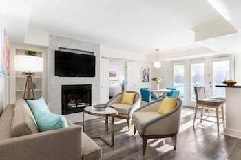 Suite, 1 King Bed with Sofa bed (Sage)