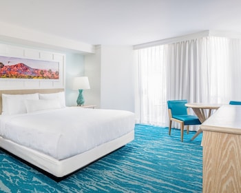 Standard Room, 1 King Bed, Roll-in Shower (Roll-In Shower)
