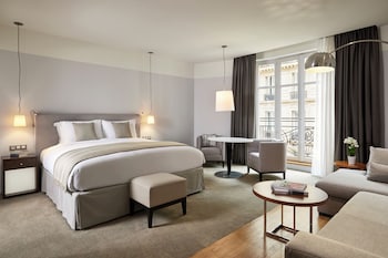 Suite, 1 King Bed with Sofa bed (Prestige)