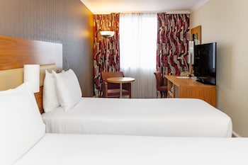 Twin Hilton Guest Room