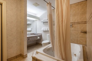 Suite, 1 King Bed, Non Smoking, Jetted Tub (Living Room)