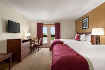 Deluxe Room, Non Smoking (1 King Bed and 1 Queen Bed)