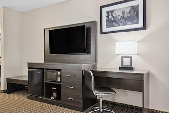 Room, 1 King Bed, Accessible, Non Smoking (Mobility, Bathtub w/Grab Bars)