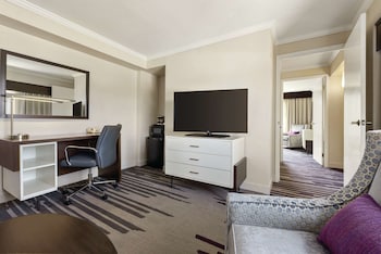 Suite, One King Bed, Non-Smoking