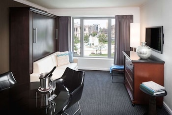 Suite, 2 Bedrooms (1 King Bed with Murphy Bed)