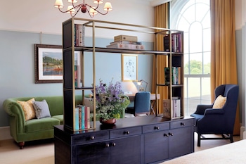 Suite, 1 King Bed, Park View