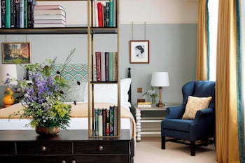 Suite, 1 King Bed, Park View