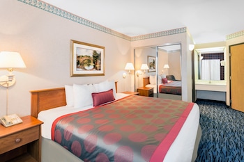 Room, 1 King Bed, Non Smoking, Hot Tub