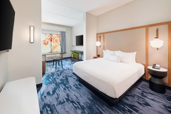 Suite, 1 King Bed with Sofa bed, Hearing Accessible