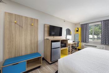 Standard Room, 1 King Bed