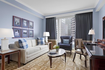 Deluxe Room, 1 King Bed, City View