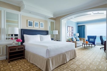 Deluxe Room, 1 King Bed, Harbor View
