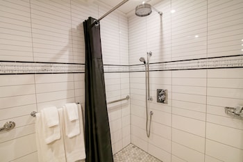 Deluxe Room, 1 Queen Bed (Accessible)
