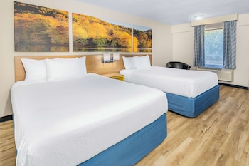 Room, 2 Queen Beds, Accessible (Mobility, Bathtub w/ Grab Bars)
