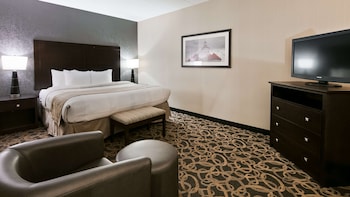 Standard Room, 1 King Bed, Non Smoking, Poolside