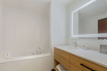 Suite, 1 King Bed, Non Smoking