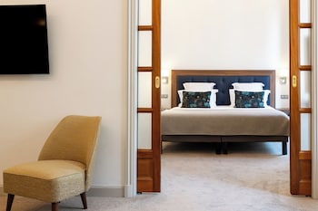 City Suite, City View
