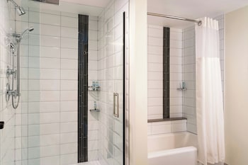 Tower Superior Bayview Suite