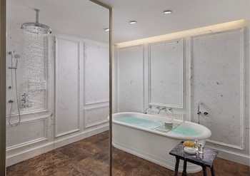 Suite, 2 Bedrooms (Turret)