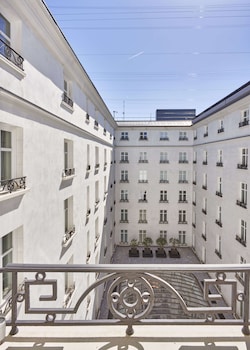 Suite (Palm Court)
