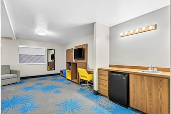 Standard Room, 1 Queen Bed, Accessible