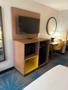 Studio Suite, 1 King Bed, Non Smoking
