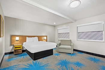 Standard Room, 1 Queen Bed, Accessible