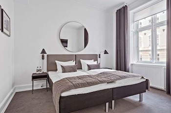 Family Room, 1 King Bed, Non Smoking (with Sofabed)