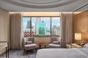 Executive Deluxe Room, 1 King Bed (Executive Lounge Access)