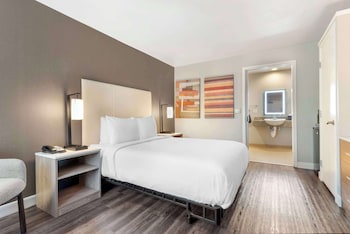 Standard Room, 1 Queen Bed, Accessible, Non Smoking