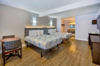 Deluxe Room, 2 Queen Beds, Non Smoking, Refrigerator