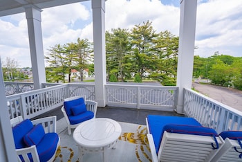 Room, 1 Queen Bed, Balcony (Garden)