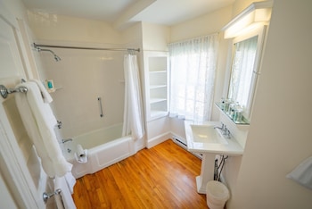 Room, 1 Queen Bed, Balcony (Garden)