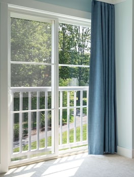 Room, 1 King Bed, Mobility Accessible (Coveside)