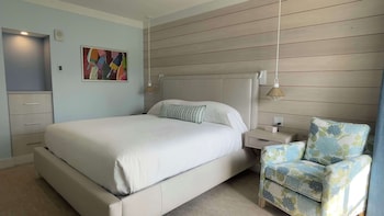 Room, 1 King Bed, Mobility Accessible (Coveside)
