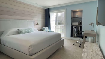 Room, 1 King Bed (Coveside)