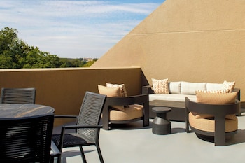 Room, 1 King Bed, Balcony