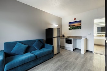 1 King Bed | Suite, Non-Smoking, Micfridge