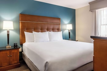 Suite, 1 King Bed with Sofa bed (Upper Floor, Sofa Sleeper, 2 Rooms)