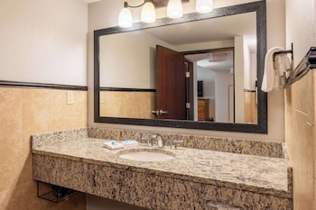Suite, 2 Queen Beds (Sofa Sleeper, 2 Rooms)