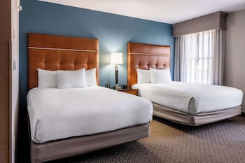 Room, 2 Queen Beds, Accessible (Upper Floor. Roll-in Shower)
