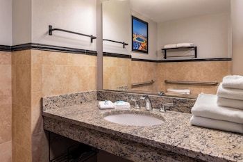 Room, 2 Queen Beds, Accessible (Upper Floor. Roll-in Shower)