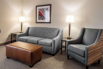 Suite, 1 King Bed with Sofa bed (Upper Floor, Sofa Sleeper, 2 Rooms)