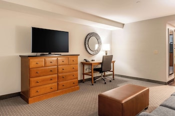 Suite, 2 Queen Beds, Accessible (Sofa Sleeper, Tub, 2 Rooms)