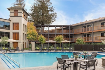 Room, 1 King Bed, Patio, Poolside