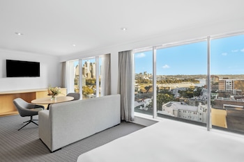 Junior Suite, 1 King Bed with Sofa bed, Harbor View